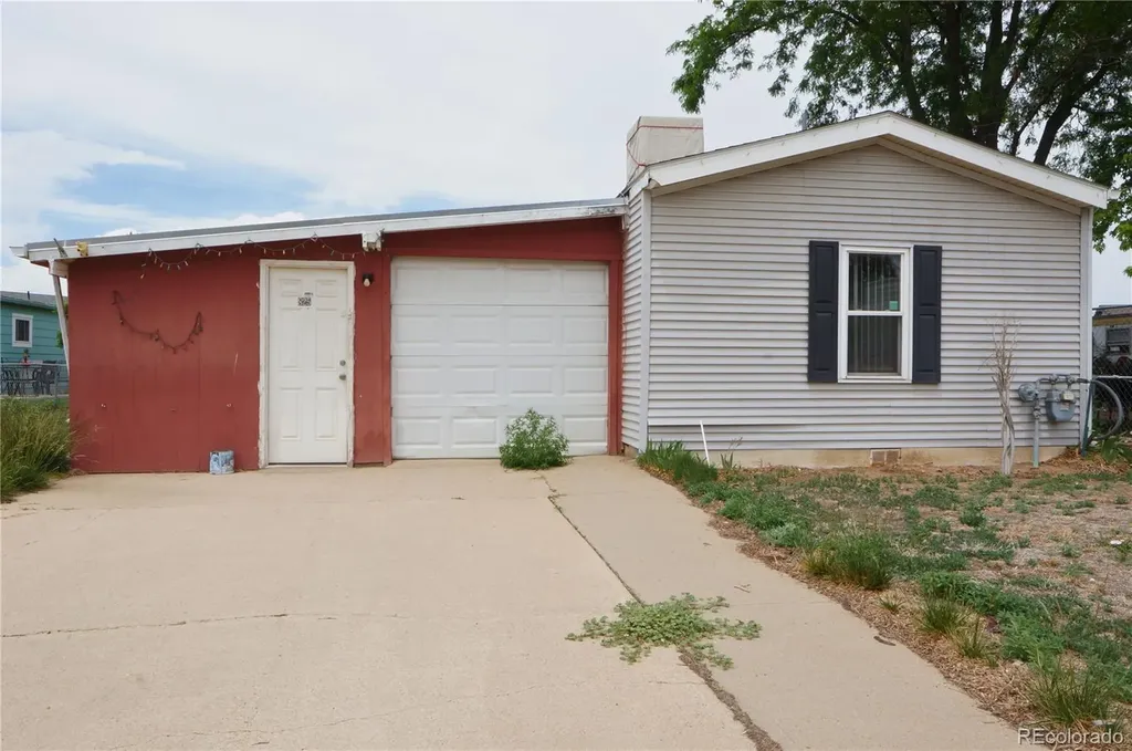 825 Glen Ayre Street Dacono CO 80514