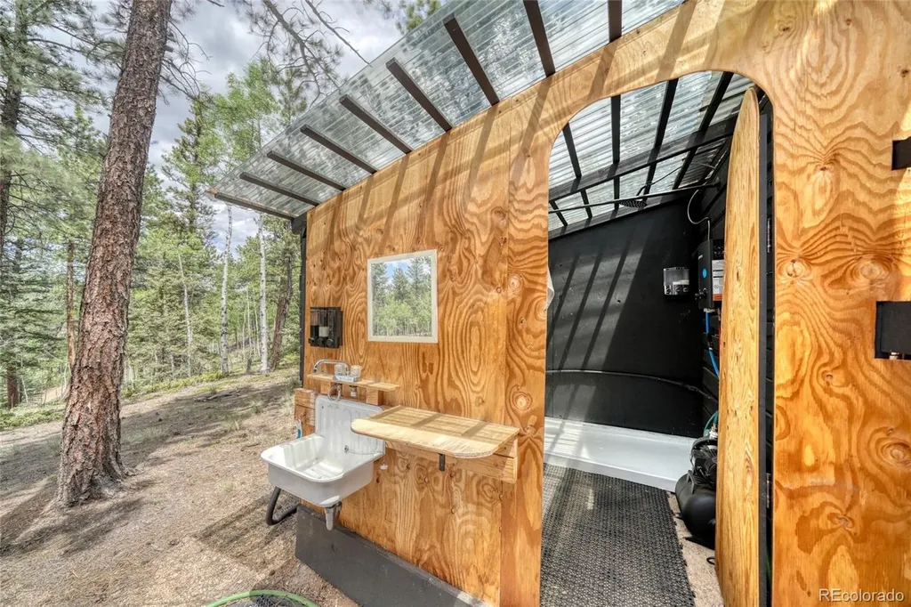 2927 Pathfinder Road Florissant CO 80816
