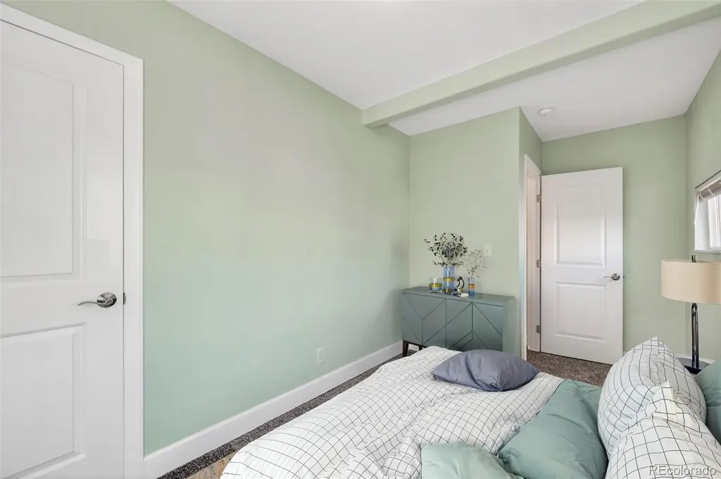 3262 S Logan Street Englewood CO 80113