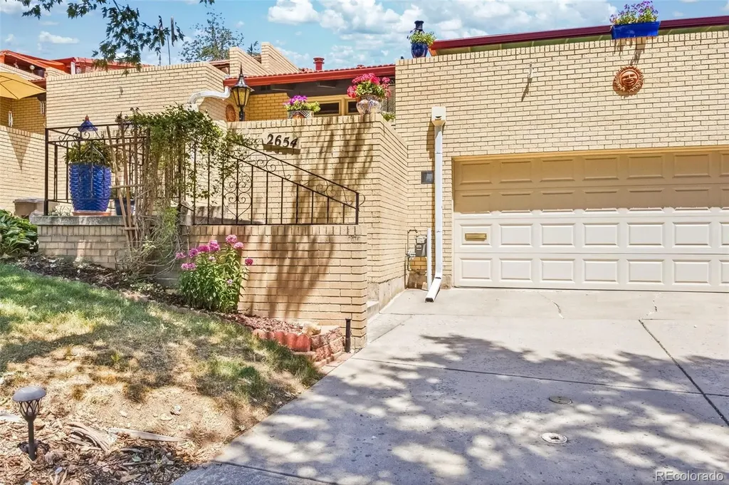 Lakewood CO, 2654 S Ames Way