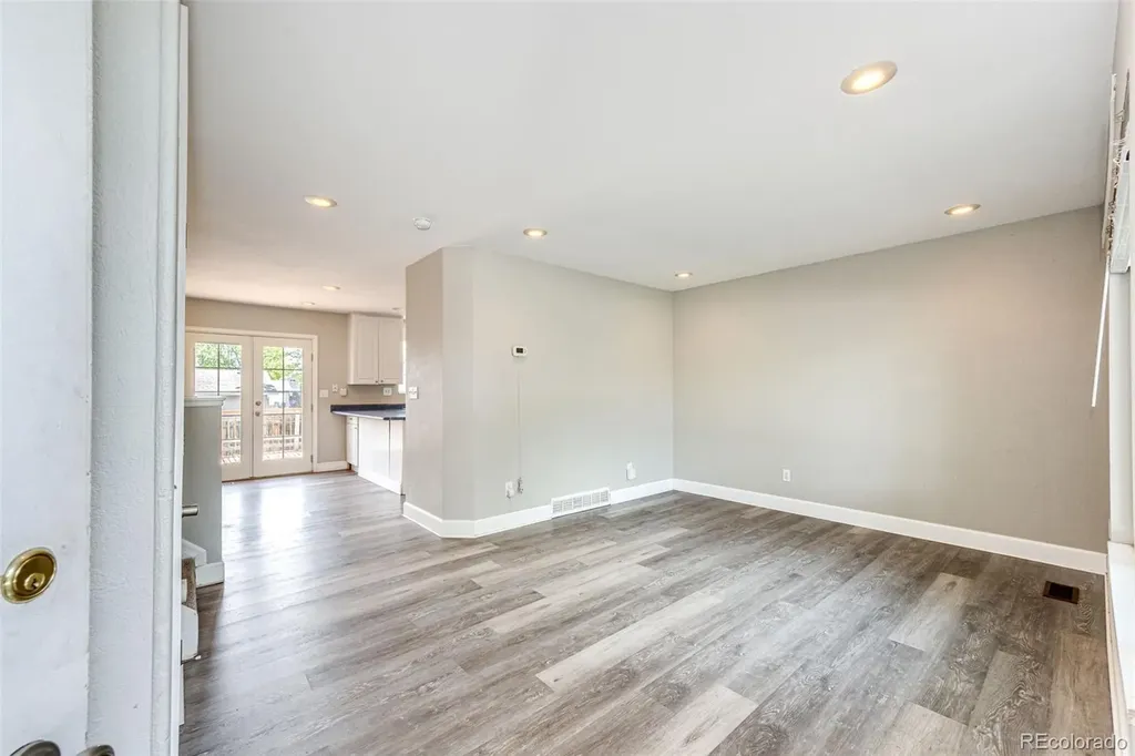 4674 S Estes Street Littleton CO 80123