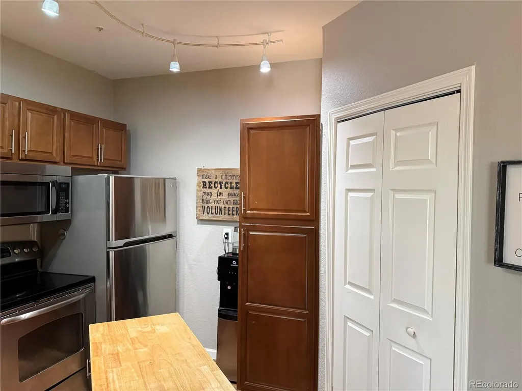 1691 W Canal Circle Littleton CO 80120