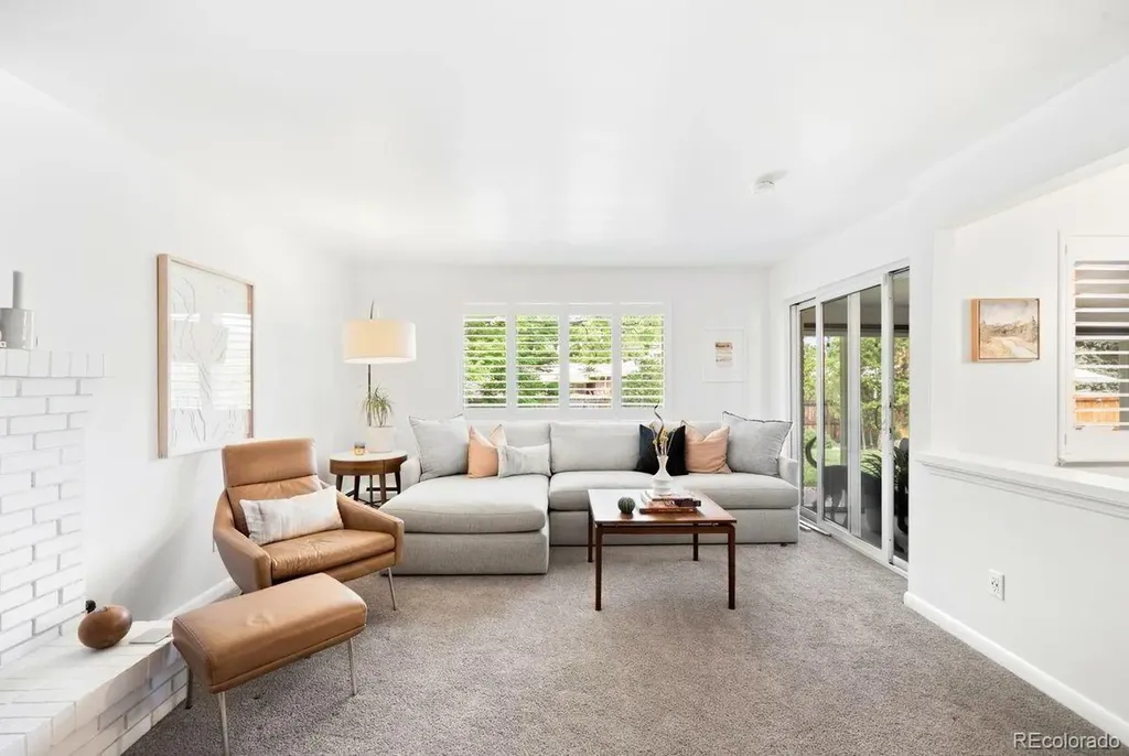 215 Oakland Street Aurora CO 80010