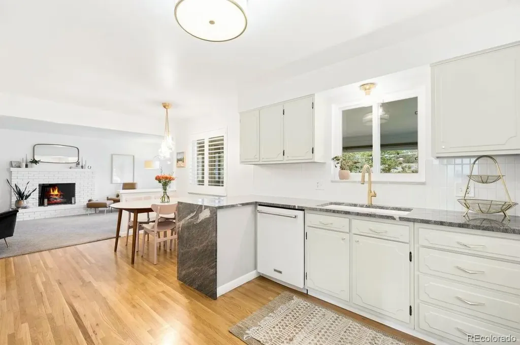 215 Oakland Street Aurora CO 80010