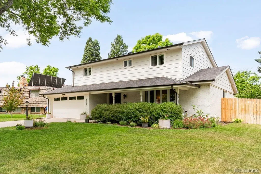 215 Oakland Street Aurora CO 80010
