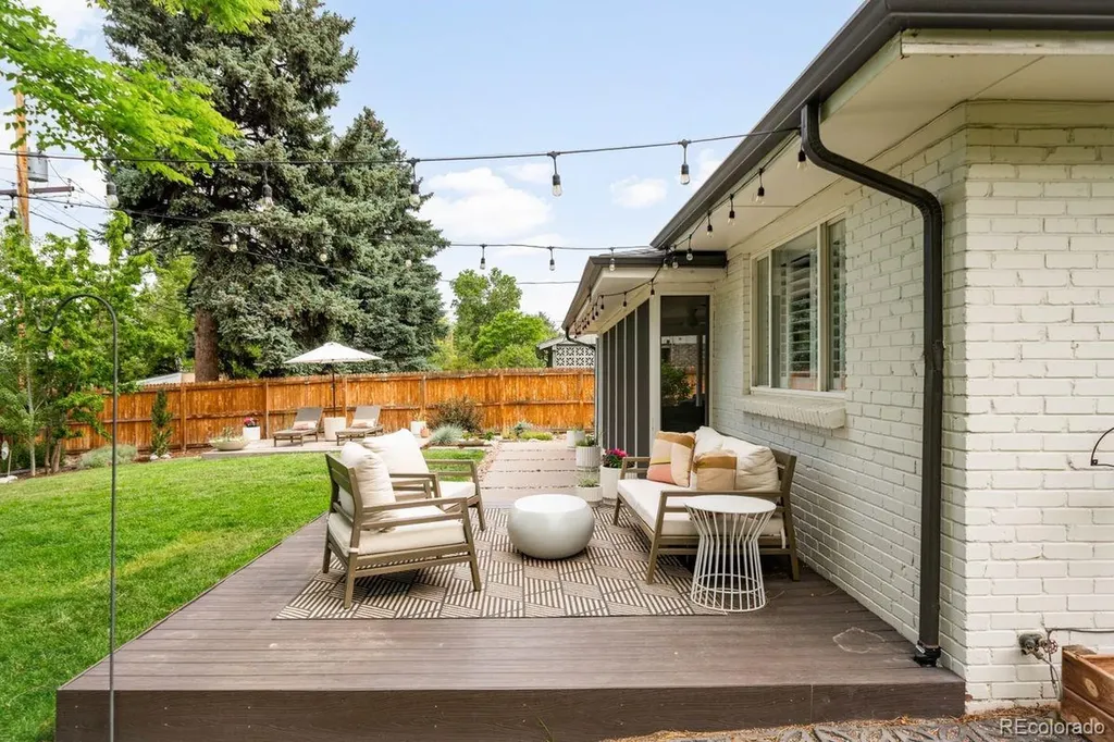 215 Oakland Street Aurora CO 80010