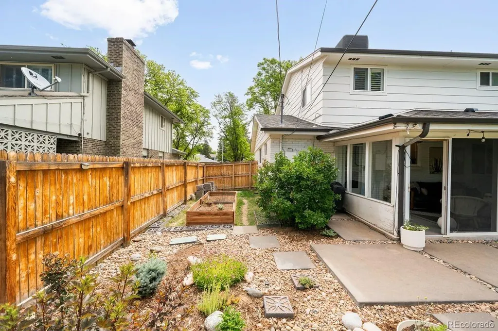 215 Oakland Street Aurora CO 80010