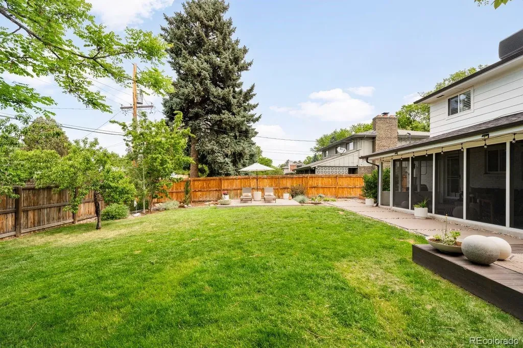 215 Oakland Street Aurora CO 80010