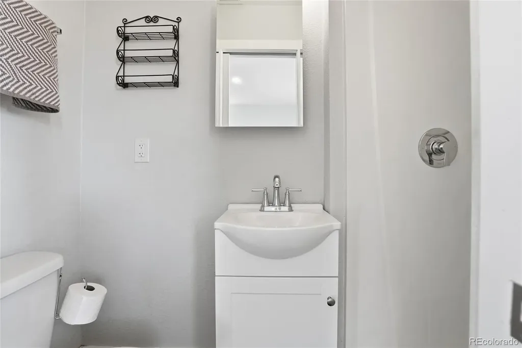 81 Bowie Court Denver CO 80221