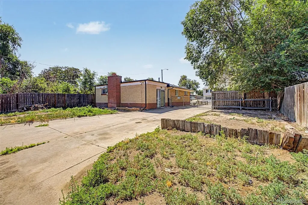 6171 E 64th Place Commerce City CO 80022
