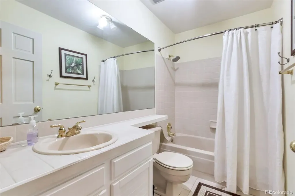 4977 S Eagle Circle Aurora CO 80015