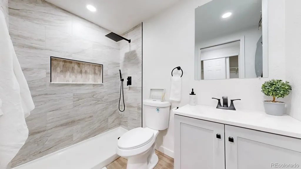 8826 E Florida Denver CO 80247