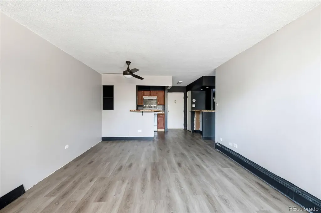 2231 S Vaughn Way Aurora CO 80014