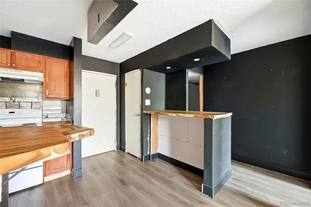 2231 S Vaughn Way Aurora CO 80014