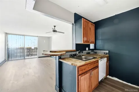 2231 S Vaughn Way Aurora CO 80014
