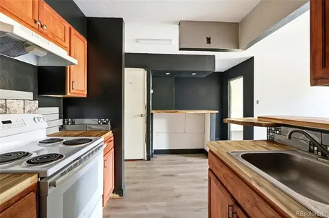2231 S Vaughn Way Aurora CO 80014