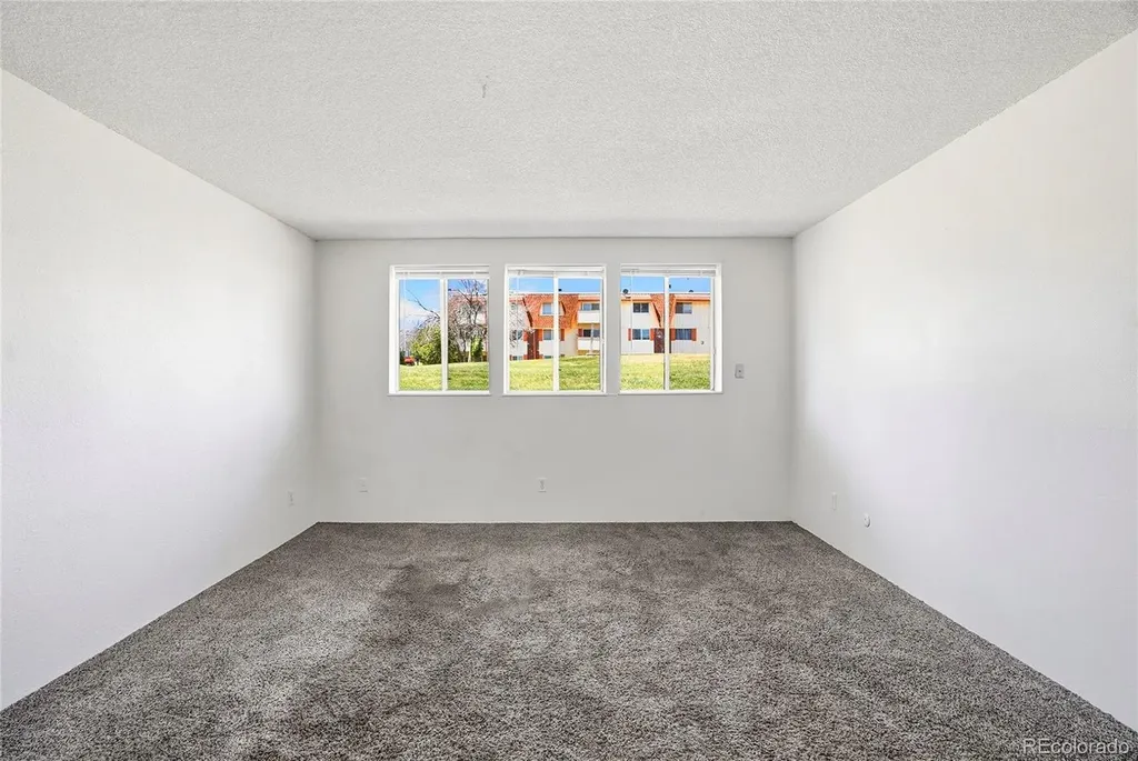 10211 Ura Lane Denver CO 80260