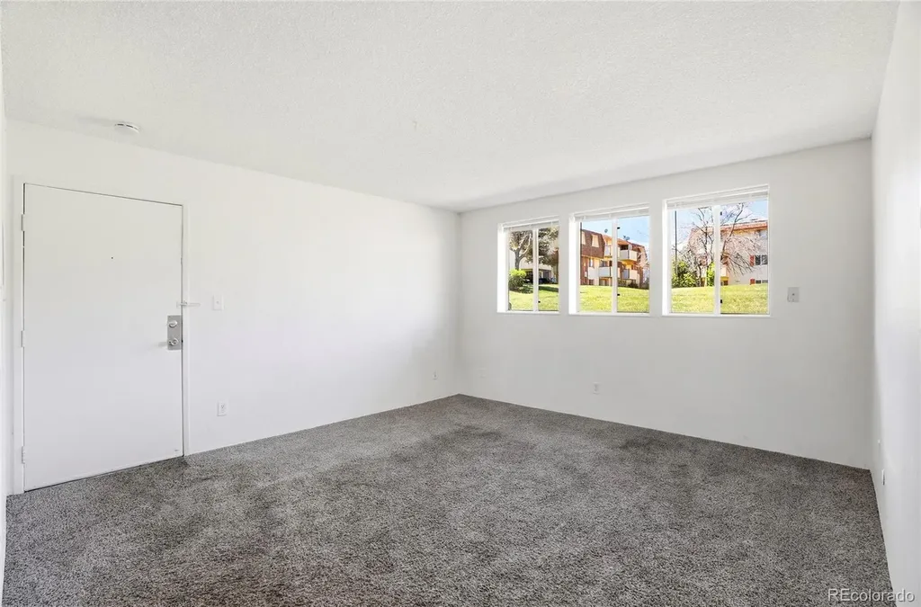 10211 Ura Lane Denver CO 80260