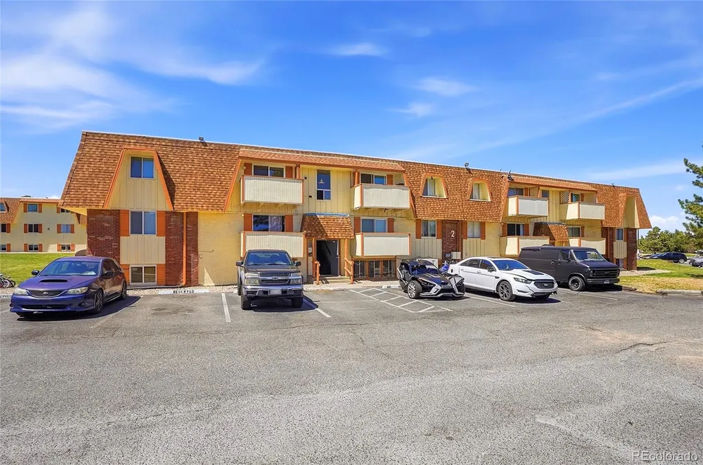 10211 Ura Lane Denver CO 80260