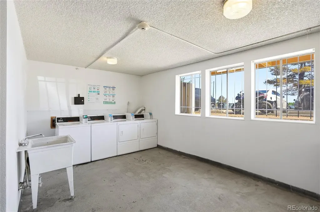 10211 Ura Lane Denver CO 80260