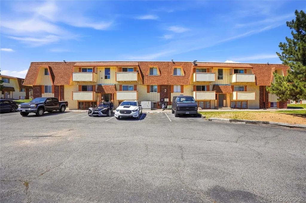 10211 Ura Lane Denver CO 80260