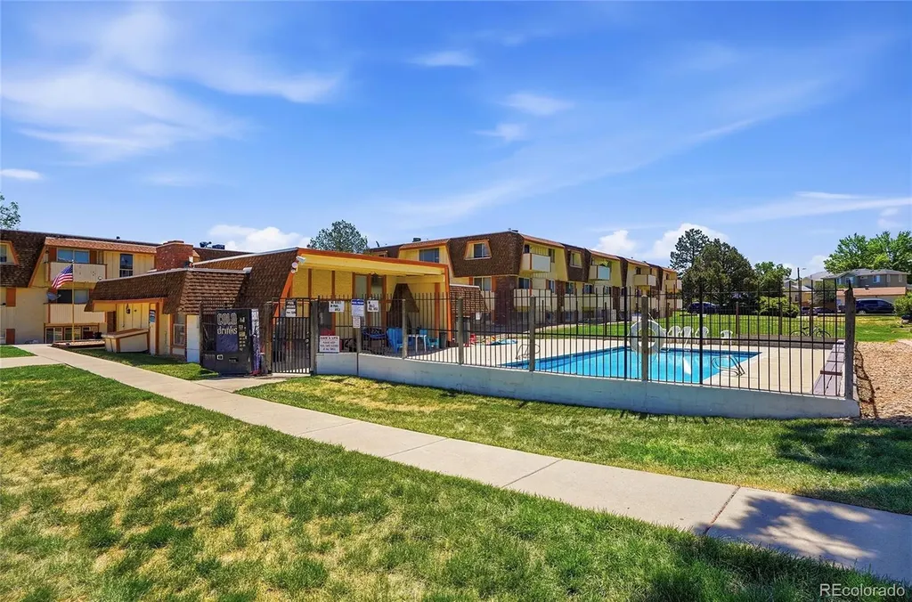 10211 Ura Lane Denver CO 80260