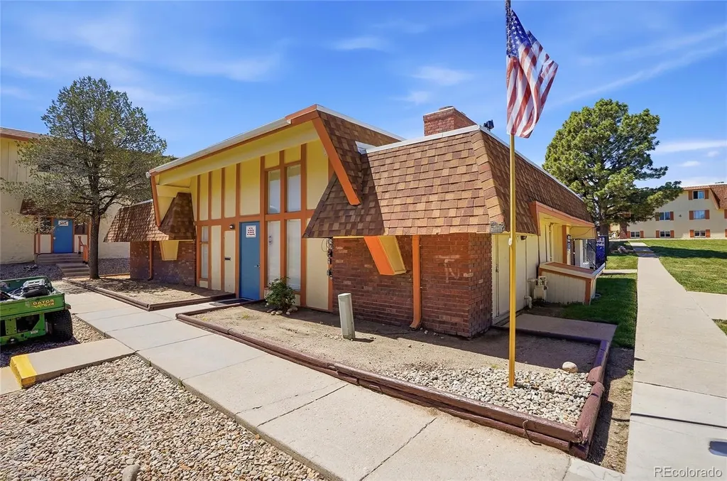 10211 Ura Lane Denver CO 80260