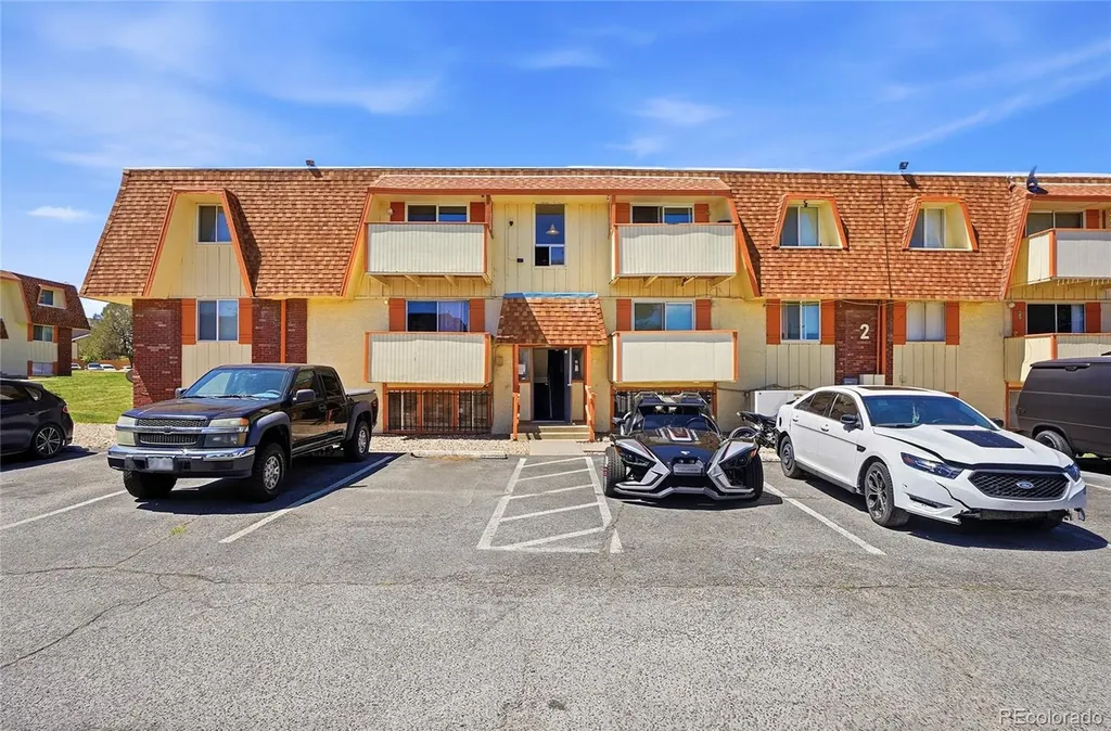 10211 Ura Lane Denver CO 80260