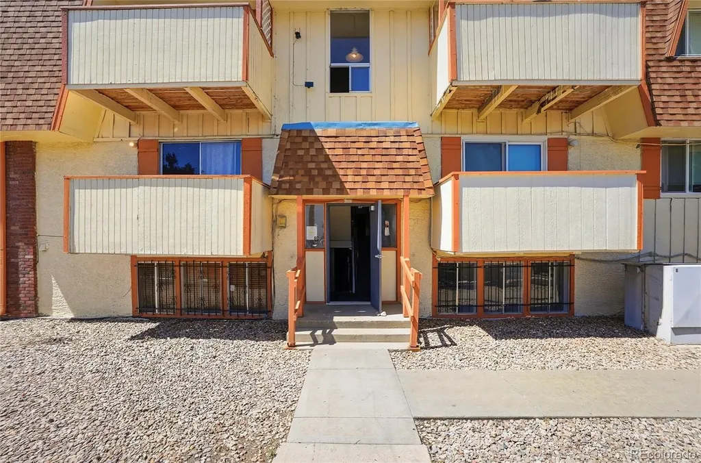10211 Ura Lane Denver CO 80260