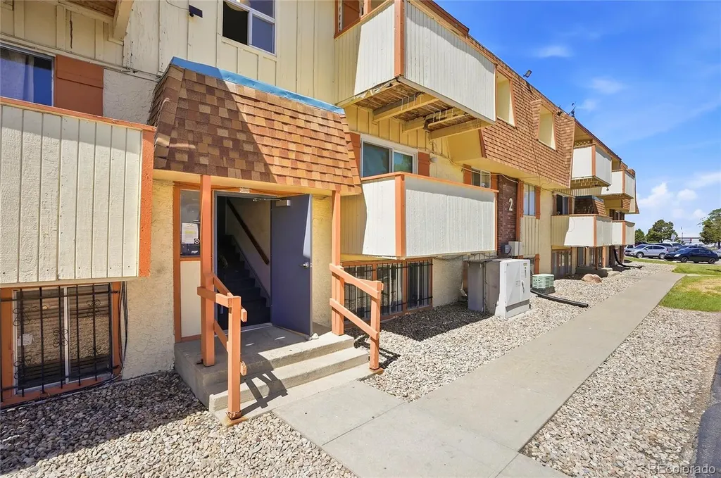 10211 Ura Lane Denver CO 80260