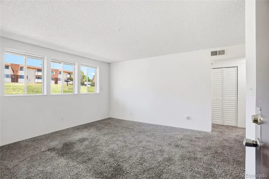 10211 Ura Lane Denver CO 80260