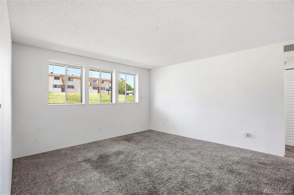 10211 Ura Lane Denver CO 80260
