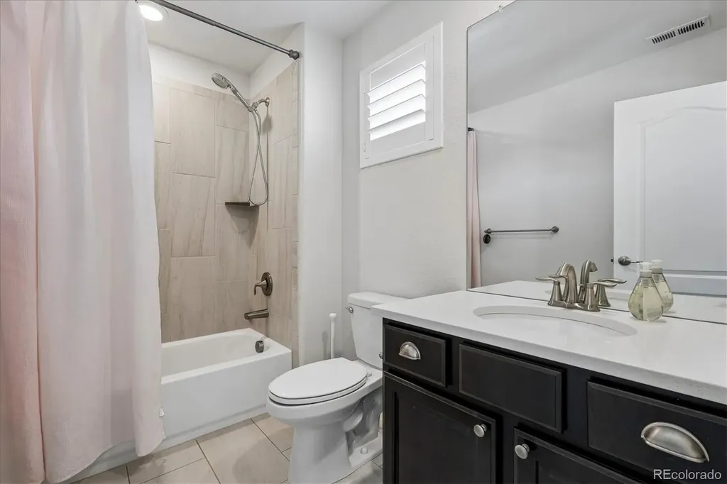 9555 Williamsburg Street Littleton CO 80125