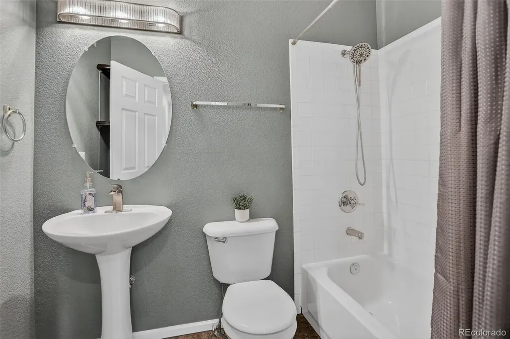 1703 Whitehall Drive Longmont CO 80504