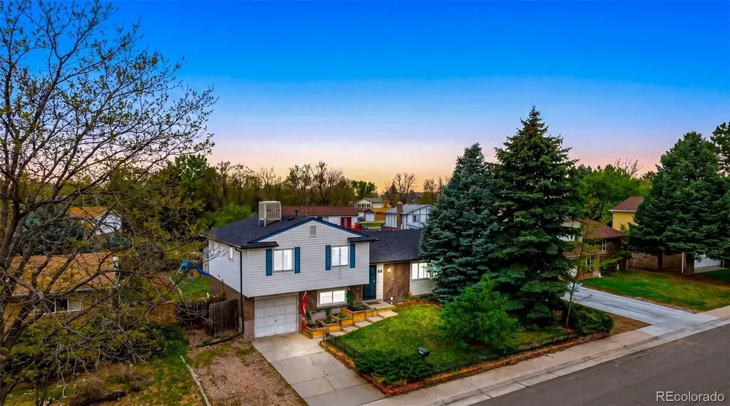 1581 S Fairplay Way Aurora CO 80012