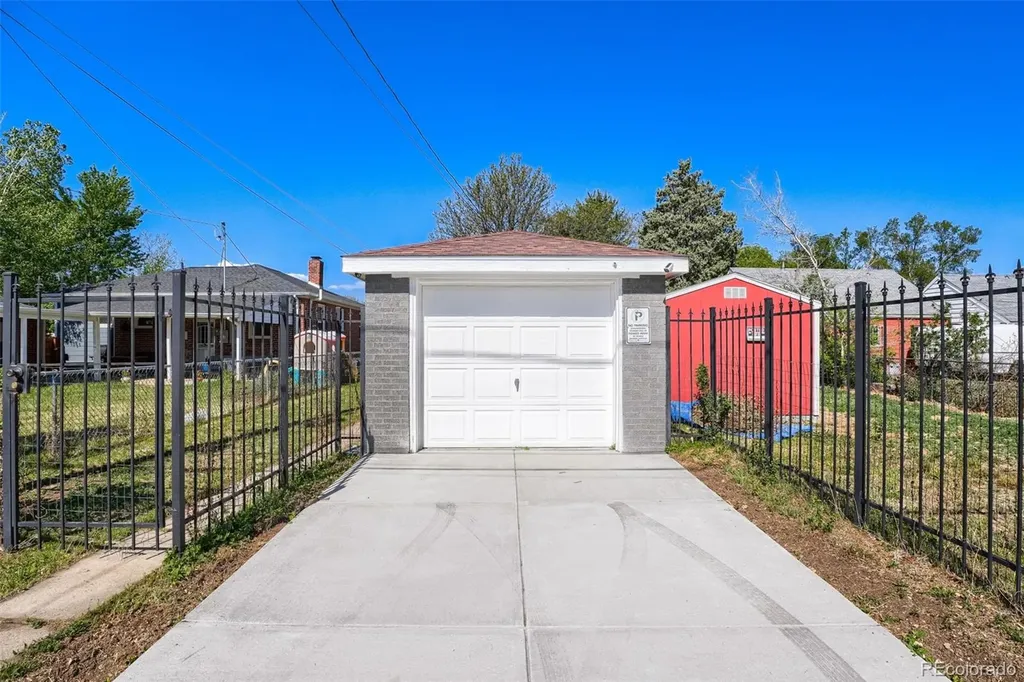 1558 Spruce Street Denver CO 80220