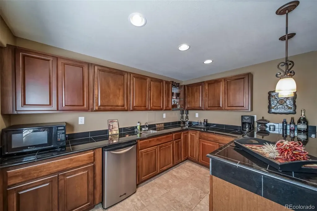 19676 E Pinewood Drive Aurora CO 80016