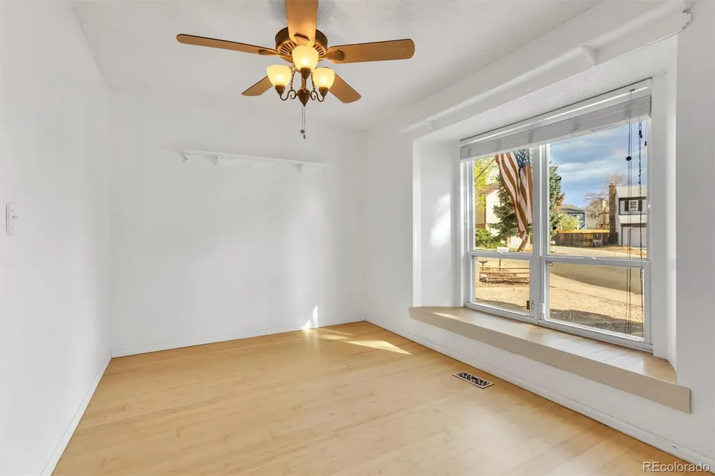 1024 S Mobile Street Aurora CO 80017