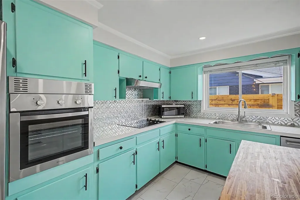 520 Iola Street Aurora CO 80010