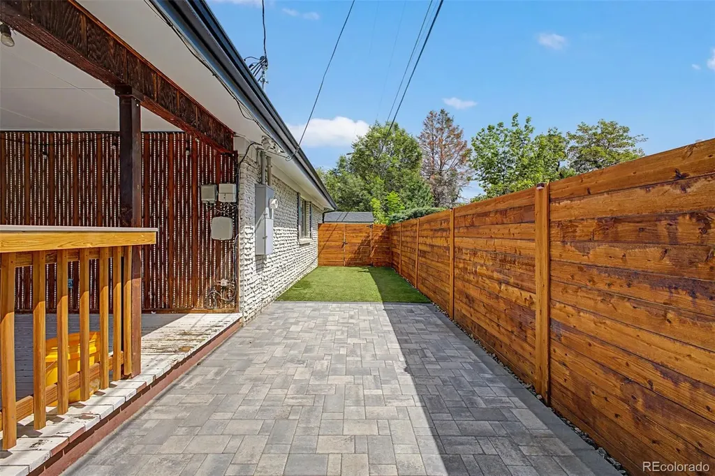 520 Iola Street Aurora CO 80010