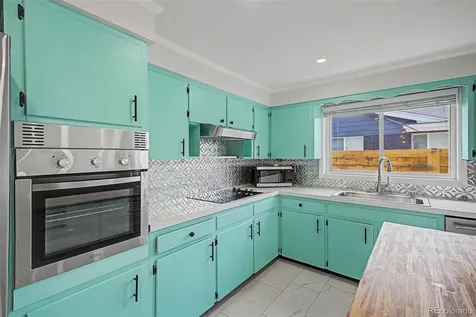 520 Iola Street Aurora CO 80010