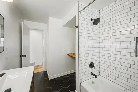 520 Iola Street Aurora CO 80010