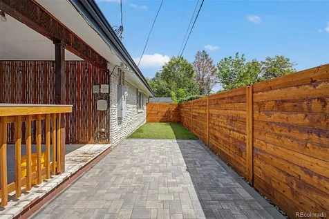 520 Iola Street Aurora CO 80010