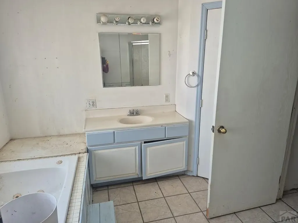 303 Jackson Street La Junta CO 81050