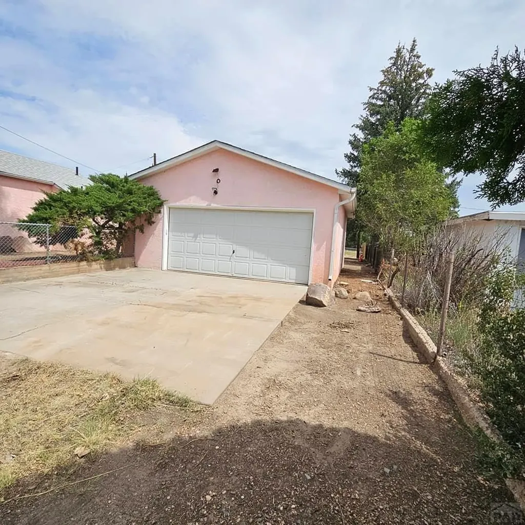 5207 Thatcher Avenue Pueblo CO 81005