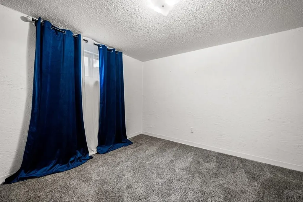 11 Macnaughton Road Pueblo CO 81001