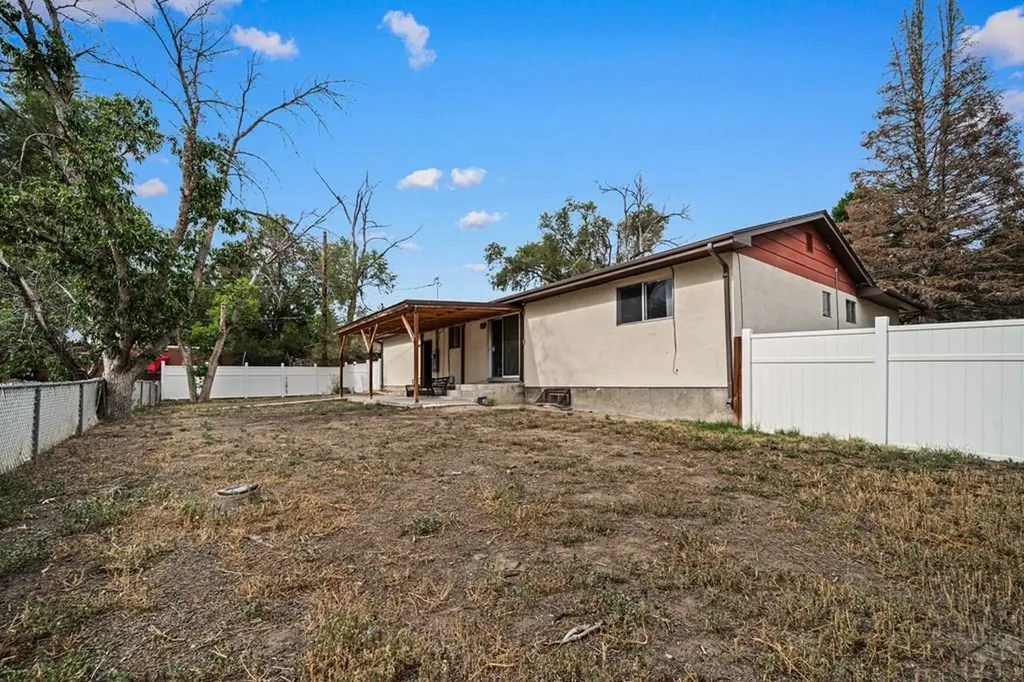 11 Macnaughton Road Pueblo CO 81001