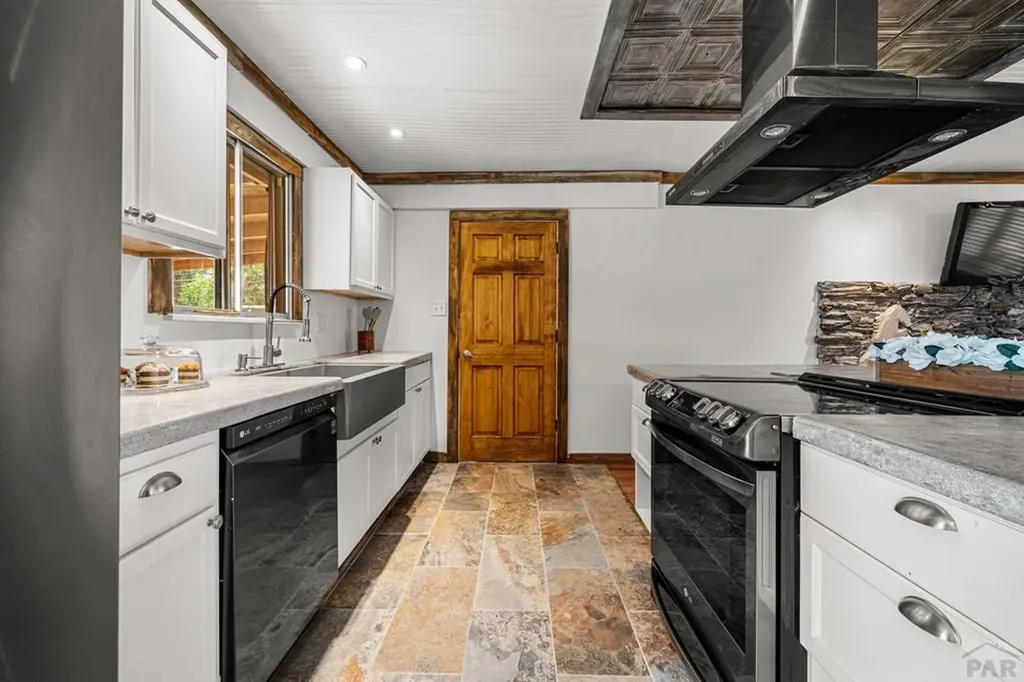 11 Macnaughton Road Pueblo CO 81001