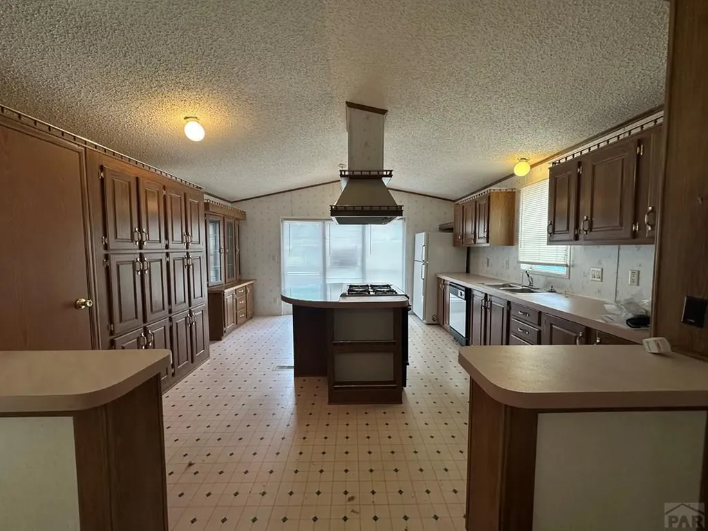 2221 S Prairie Street Pueblo CO 81005