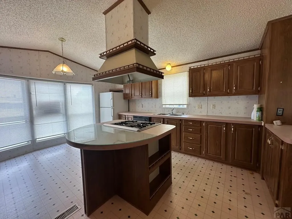 2221 S Prairie Street Pueblo CO 81005